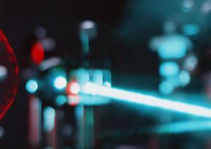 ラマン分光による精密測定ができます